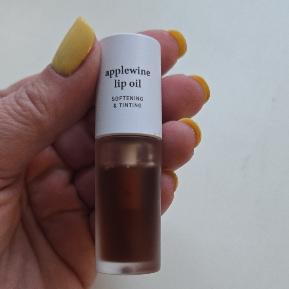 Applewine Softening & Tinting Lip Oil — Brown Tint